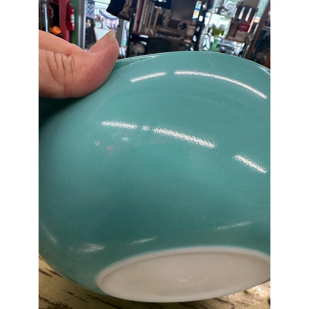 Vintage Pyrex Round Turquoise Bowl 2Qt #024 w/ orig lid